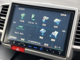 様々な機能が満載のナビオーディオシステム。快適なドライブをサポートします。音楽や情報を楽しむのはもちろん、安全運転にも貢献します。