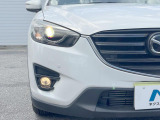 【LEDヘッドライト】悪天候や夜間走行時も良好な視界を確保し安心して運転できる高輝度LEDヘッドライトを装備!点灯速度が早く、消費電力も抑えられています。