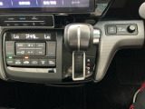 オートマチックシフトレバーは、手になじみ操作しやすい形状で安全運転にもつながります♪