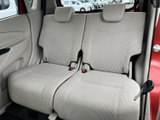 シンプルで機能的な運転席周り。操作しやすい配置で、運転に集中できます。快適なドライブをサポートします。