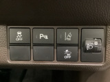 ハンドルの右側にはヘットライトリベライザーとHondaセンシング用のメインスイッチがついています。ヘッドライトリベライザーは道路状況や積荷の加重に応じてライトの高さを調節できます。