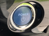 視認性の高いメーター類で、運転に必要な情報を的確に把握できます。運転に集中できる、シンプルで分かりやすいデザインです。