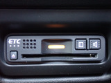 ■【ETC車載器】が装備されています。セットアップをしてお渡しとなり、ETCカードを差し込むだけで高速道路の利用が可能です。