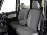 長時間の運転も疲れにくいフロントシート!体をしっかり支えてくれて運転がしやすい形状です!
