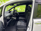 視界の良い運転席は、運転操作をサポート。快適なドライブをサポートする空間です。