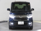 ハロゲンより明るく、より遠くまでさらなる安心感のあるLEDヘッドライトを採用。点灯忘れも防止できるオートライトコントロール機構付きです。