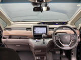 運転席周りです。カップホルダーや小物の収納などは必須ですよね!!使い勝手の良いつくりになっております!!