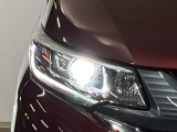 【LEDヘッドライト&アクティブコーナリングライト】省電力なLEDヘッドライトにプラスして、交差点などで進行方向の内側を照らすアクティブコーナリングライトを装備しております。