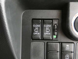 両側電動スライドドアのスイッチ付です。車内からもスイッチひとつで楽にドアの開閉が可能です。電動なので開閉時に力を使う必要がなく、半ドアになることもありません!
