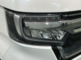 LEDヘッドライトは、点灯の瞬間から最大光量を発揮し、突然暗くなるトンネルなどでの安定感を高めます。