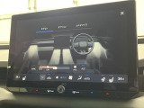 【オートエアコン】一度お好みの温度に設定すれば、車内の温度を検知し風量や温度を自動で調整。暑い&hellip;寒い&hellip;と何度もスイッチ操作をする必要はありません。快適な車内空間には必須の機能ですね♪