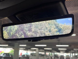 【デジタルインナーミラー】後席の大きな荷物や同乗者で後方が確認しづらい時でも安心!カメラが撮影した車両後方の映像をルームミラー内に表示。クリアな視界で状況の確認が可能です!