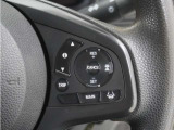 ◆アダプティブクルーズコントロール◆予め設定した車速内でクルマが自動的に加減速。前走車との適切な車間距離を維持しながら追従走行します。【LKAS】車線維持支援システムでステアリング操作を支援。