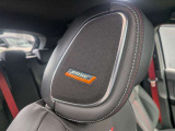 ヘッドレスト内にスピーカーを内蔵したBOSEパーソナルプラスサウンドシステム。包み込まれるような臨場感あふれるプレミアムな音響空間を車内で楽しめます。