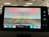 【バックカメラ】運転が苦手な方も車庫入れラクラクです!ギアをリバースに入れれば自動的に切り換わりますので、面倒な操作は不要です♪狭い駐車場もお車を傷つけず安心ですね!