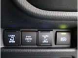 両側パワースライドドア付きだから、狭い駐車スペースなどでの 乗り降りラクラク!小さなお子さまのいるご家庭には嬉しい装備。