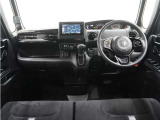 ◆インテリアパネル◆視界広々で非常に運転しやすくロングドライブでも疲れを感じさせないすっきりとまとまったインパネ周りです。