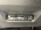 ハンドルの左下にETCがついています。高速道路の料金所の通過も楽々です。 カードの取り出しもしやすい場所についています。