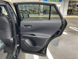 後席からの眺めも良好。ゆったりとした空間は、長距離移動でも快適です。同乗者にも配慮した、上質な空間を提供します。