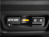 ◆ETC2.0装着◆進化したドライブ体験。料金収受システムだけだったETCが生まれ変わって、高速道路を賢く使うETC2.0に進化しました。多彩な情報サービスが便利で快適なドライブ体験を提供します。