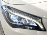 ●LEDヘッドライト:夜間走行時も良好な視界を確保し安心して運転できる高輝度LEDヘッドライトを装備!点灯速度が早く、消費電力も抑えられています。