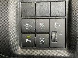 【スマートアシスト】走行中に前方の車両等を認識し、衝突しそうな時は警報とブレーキで衝突回避と被害軽減をアシスト。より安全にドライブをお楽しみいただけます。