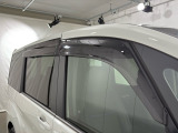 ★ドアバイザー★雨天時に窓を開けても濡れにくく車内に雨が入り込むのを防ぎながら換気ができます(^^♪