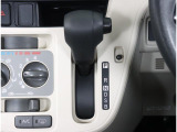 中古車は1台として同じコンディションのものは存在しないため、安心しておクルマをお選びいただけるよう、信頼のおける第三者機関が基準に従い、車両の品質と状態をチェックし、評価するのが「第三者評価」です。