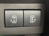 【両側パワースライドドア】スマートキーや運転席のスイッチで後席両側スライドドアの開閉が可能♪電動だから力を入れてドアを開ける必要が無く、小さなお子様でも簡単に開け閉めでき快適です♪