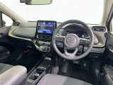 運転席まわりです。 各操作スイッチは使いやすい位置に配置されてます。