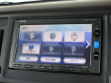 ナビゲーションは純正メモリーナビ(VXM-174CSi)を装着しております。AM、FM、CD、Bluetooth、ワンセグTVがご使用いただけます。初めて訪れた場所でも安心ですね!