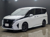 縦型のLEDリアコンビネーションランプが印象的なバックデザイン。先進性を感じさせるシルエットとワイドな存在感で、後方からの視認性・安全性にも優れています。