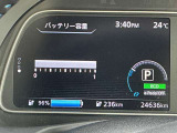 走行バッテリー容量は12セグメントを表示しています