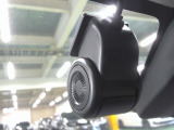 弊社では機器が付いていても「ドラレコ無し」販売としていますので、動作保証はございません。また、ドラレコのご利用には別途SDカードが必要です。