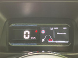 視認性の高いメーター類で、運転状況を的確に把握できます。必要な情報を一目で確認でき、安全運転をサポート。落ち着いたデザインも魅力です。