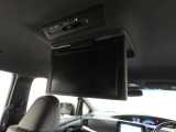 トヨタ純正12.1型後席ディスプレイを装備しております。
