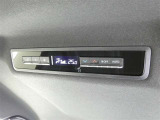 【後席用エアコン】後席用エアコンも装備されています。
