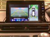 マルチビューカメラシステム搭載車です。お車の周囲を全方位でカバーします。後方・前方・両脇と、コンディションが悪い視界でもカラーモニターに映し出した映像がドライバーをサポートします。