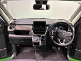 Aピラーの傾斜やヒップポイントの位置を最適化。ひらけた前方視界とノンストレスな運転姿勢で快適なドライブが楽しめます。