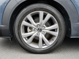 18インチ純正アルミホイールを装備。タイヤサイズは215/55R18となります。