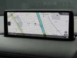 マツダコネクトの10.25インチワイドセンターディスプレイです。『Android Auto』『Apple CarPlay』や独自のコネクテッドサービスに対応したインターフェイスシステムです。