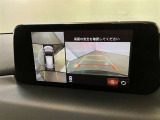 安心のバックモニター!ガイドがあって夜間でもよく見えます!