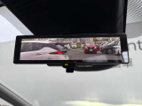 車両後方を映し出します・スマートルームミラー装備です。