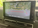 安全な駐車をサポートするバックモニター。ガイドライン表示で、狭い場所でもスムーズに駐車できます。後方確認の安心感を高めます。