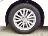 【アルミホイール】純正なので車に似合うデザインになっています。スタッドレスタイヤもご相談下さい。