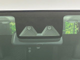 【スマートアシスト】走行中に前方の車両等を認識し、衝突しそうな時は警報とブレーキで衝突回避と被害軽減をアシスト。より安全にドライブをお楽しみいただけます。