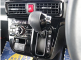 【車屋】として、長く車業界に従事した経験豊富なスタッフが多数在籍しております。