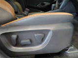 パワーシート搭載。微妙な調整が手軽にでき、ピッタリの最適なポジションで運転することが可能です。