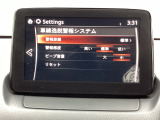 車線逸脱警報システム (LDWS) は自車が車線から逸脱する可能性があることを知らせる装置です。