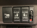 リアドアは乗り降りに便利な両側電動スライドドアです。また運転席に座っていながらスイッチ操作で自在にスライドドアを開け閉めできます。